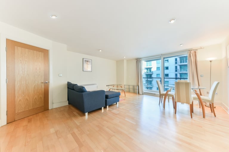 2 bedroom flat in Drake House, St George Wharf, Vauxhall SW8