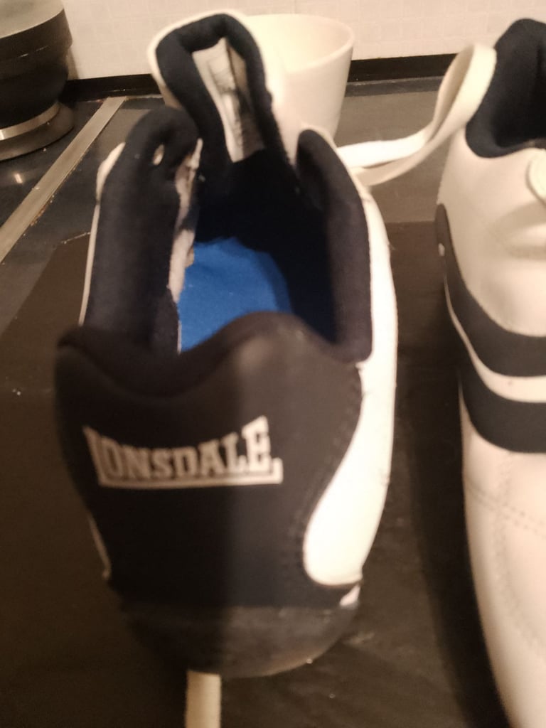 Lonsdale.  trainers 