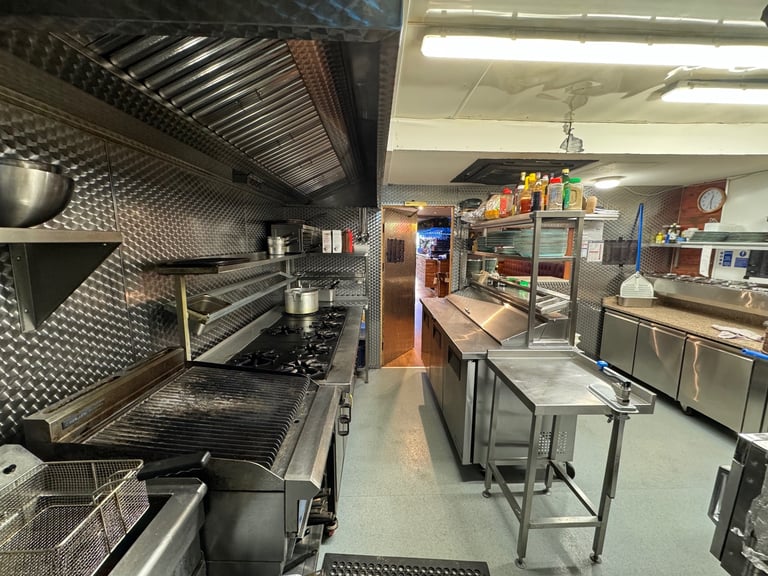 Restaurant/Luxury Bar Business For Sale - Prime Location - Modern Interior - Free Parking