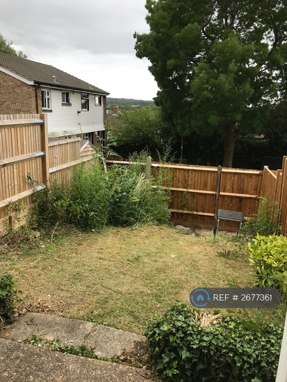 5 bedroom house in Park Barn Drive, Guildford, GU2 (5 bed) (#2677361)