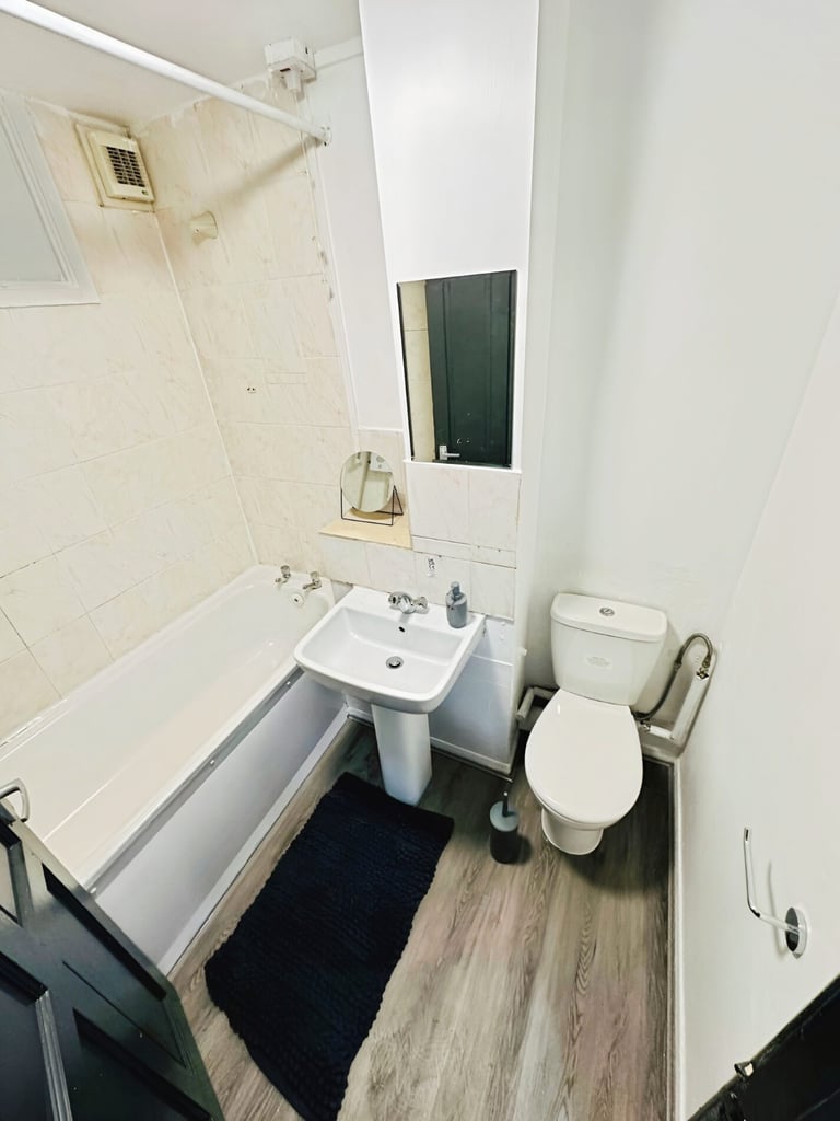 2 bedroom flat in 2 Bed Flat For Sale, IG11