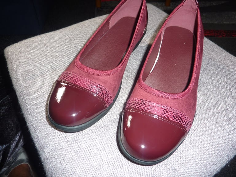 Ladies Burgundy Patent/Suede Wedge Walking Shoes Size 5 *NEW*