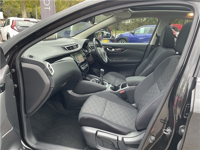 2017 Nissan Qashqai 1.6 DiG-T N-Connecta 5dr Hatchback Petrol Manual