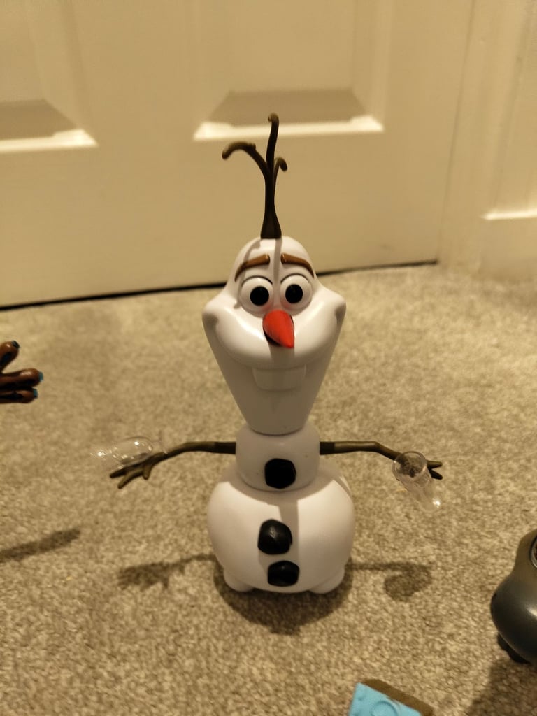 Dancing and singing frozen olaf