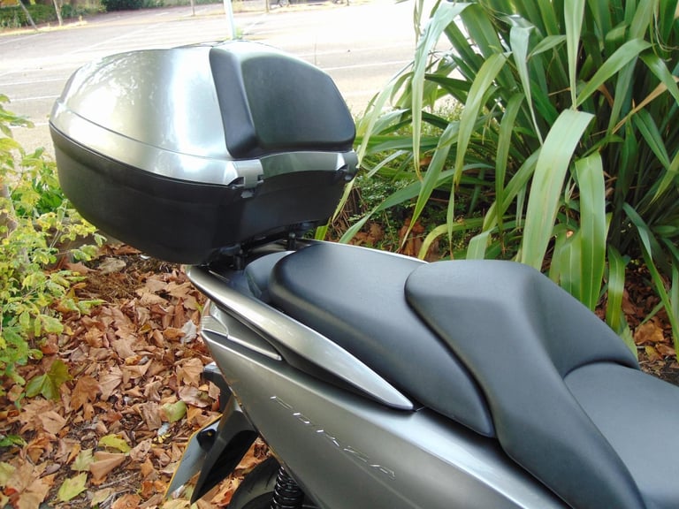 Honda NSS 300 A-D 2016 Forza 300cc Automatic Scooter low miles serviced new MOT 