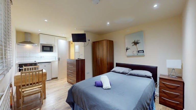 ☀️ Large Ensuite ✅ Near Transport