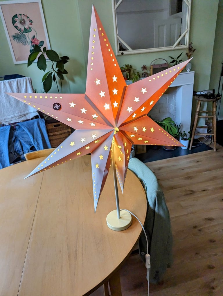 STAR SHAPED LAMP + 2 LIGHT BULBS