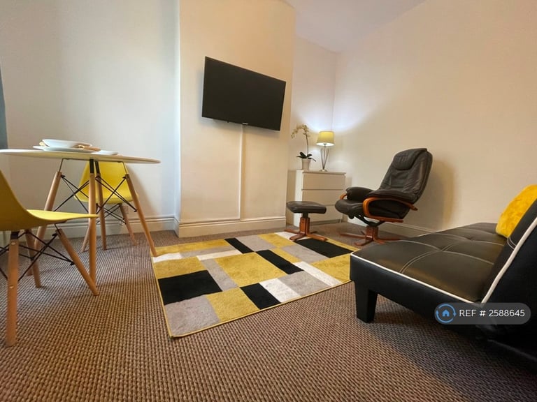 2 bedroom flat in Lower Ford Street, Coventry, CV1 (2 bed) (#2588645)