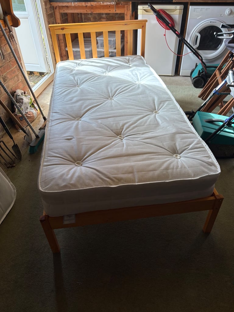 Single bed frame and mattress