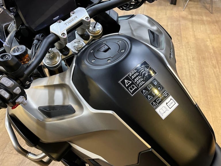 2025 Triumph Tiger 1200 RALLY PRO PREMIUM COLOUR Petrol 6 Speed