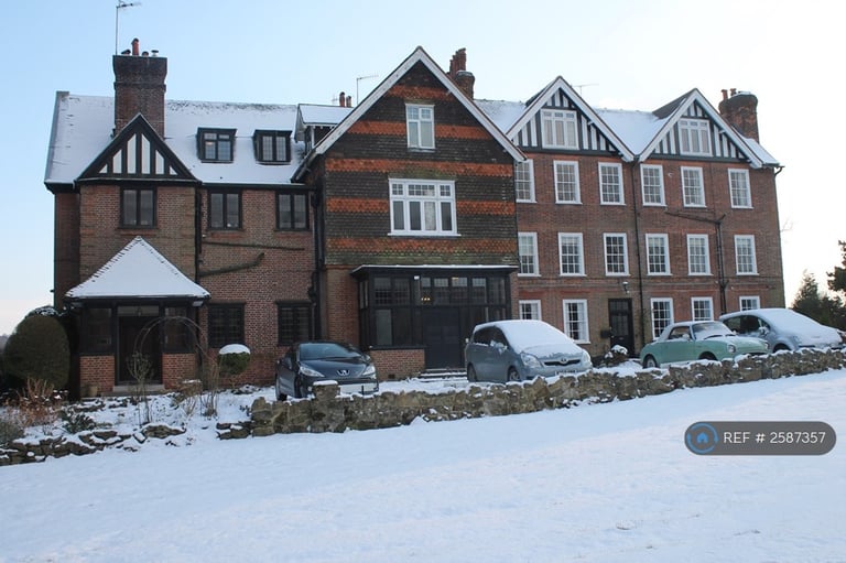2 bedroom flat in Stangrave Hall, Godstone, RH9 (2 bed) (#2587357)