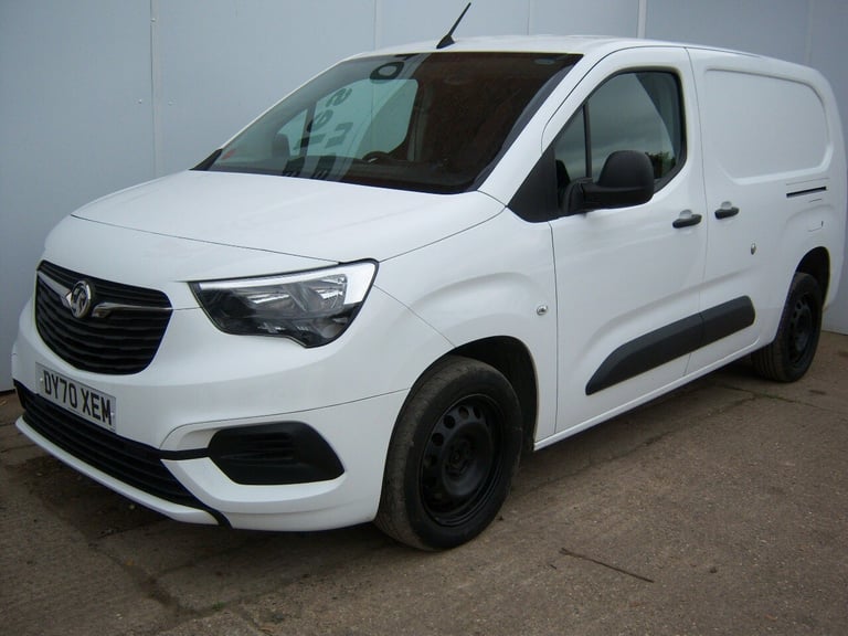 image for 2020 Vauxhall Combo 2300 1.5 Turbo D 100ps H1 Sportive Van PANEL VAN Diesel Manual