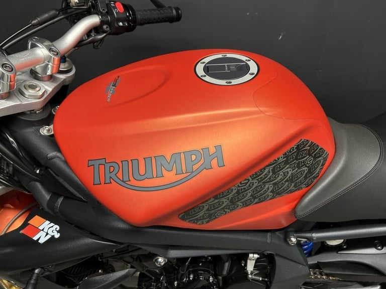 2010 10-PLATE TRIUMPH STREET TRIPLE 675 R ** ONLY 9,724 MILES ** EXTRAS **