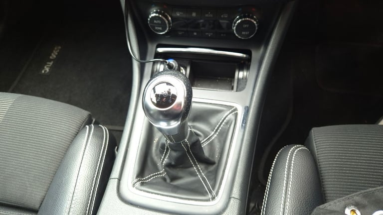 Mercedes-Benz, A CLASS, Hatchback, 2018, Manual, 1595 (cc), 5 doors