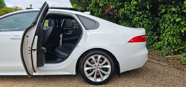 2016 Jaguar XF R-Sport 2.0D 180 Automatic 