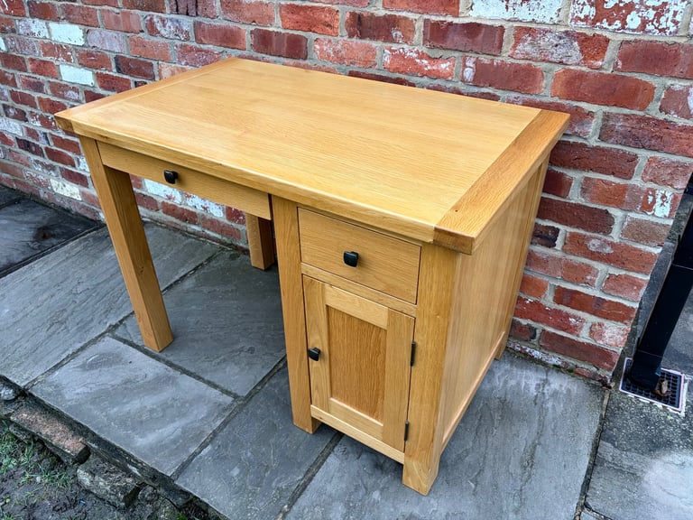 Solid Oak Desk - Excellent Condition 