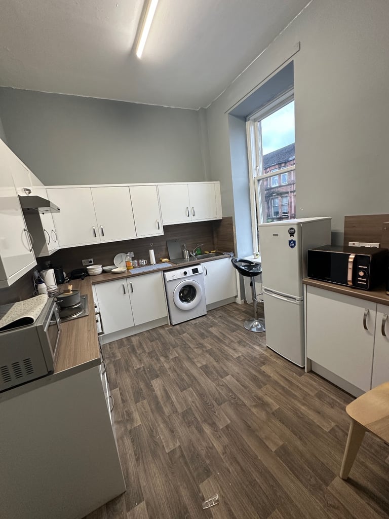 FURNISHED 2-bedroom ALL UTILITIES INCLUDED or Double/Twin Rooms Bridgeton G40 Glasgow Green Park