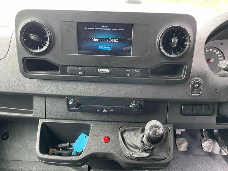 MERCEDES-BENZ SPRINTER 2.0 CDI 315 PROGRESSIVE 14FT LUTON WITH TAIL LIFT EURO 6