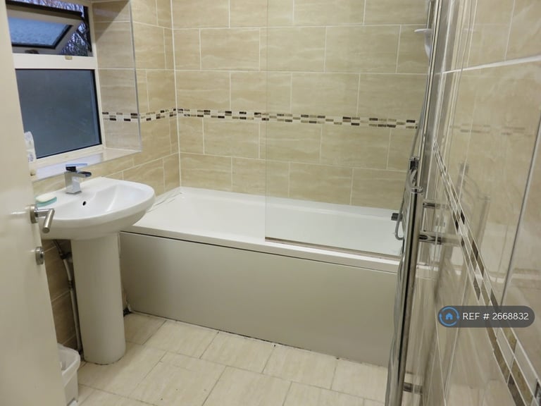 3 bedroom house in Oak Lane, Whitefield, Manchester, M45 (3 bed) (#2668832)