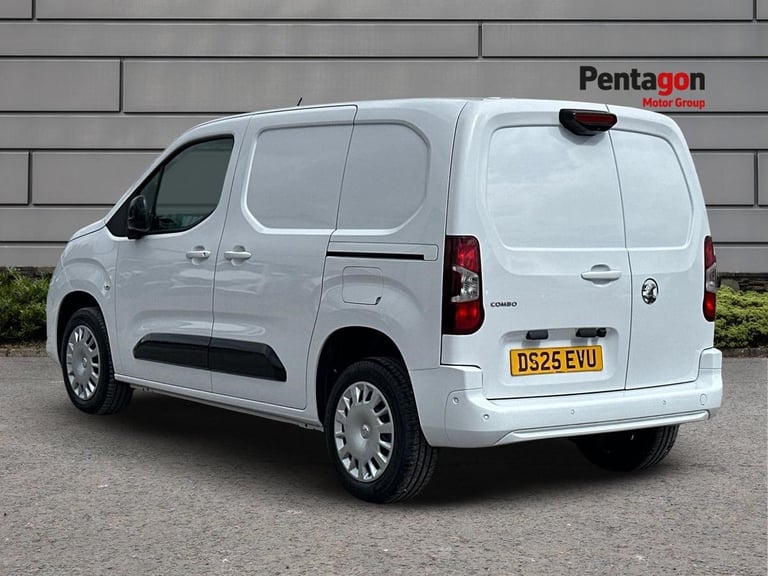  Vauxhall Combo 1.5 Turbo D 2300 Pro Panel Van 5dr Diesel Manual Swb Euro 6 s/s
