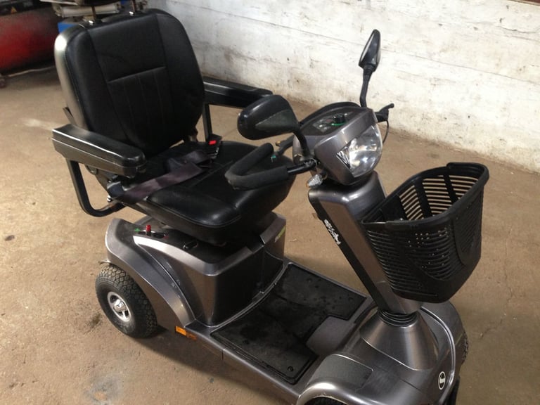 FREE DELIVERY MOBILITY SCOOTER 2022 STERLING S425 TOP OF THE RANGE AS NEW ROAD REG WITH V5