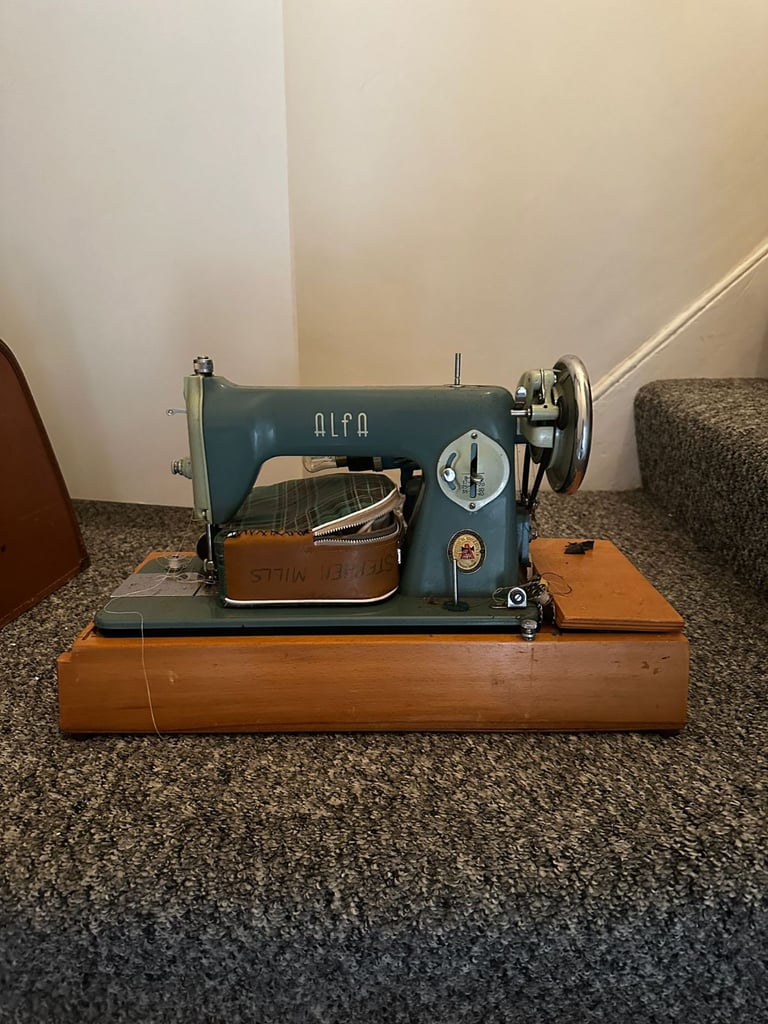 Vintage ALFA sewing machine 