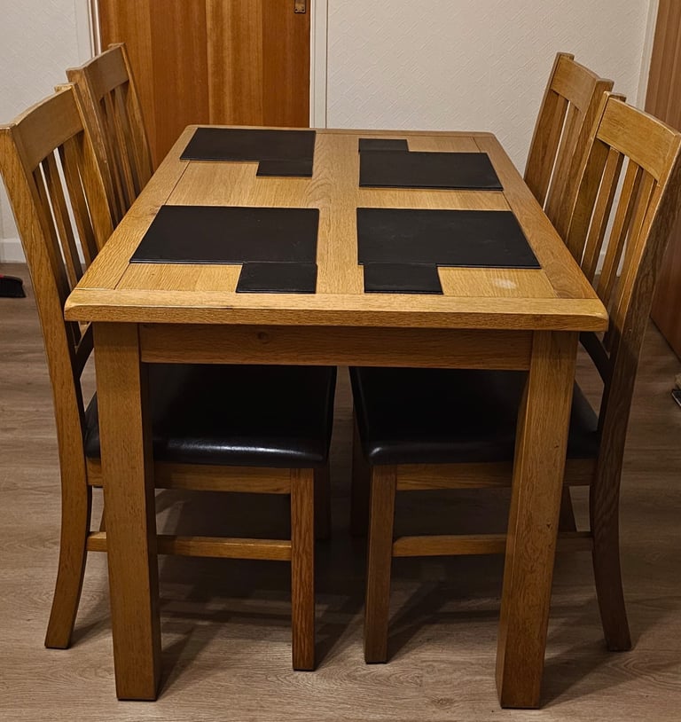 Dining table and 4 chairs 