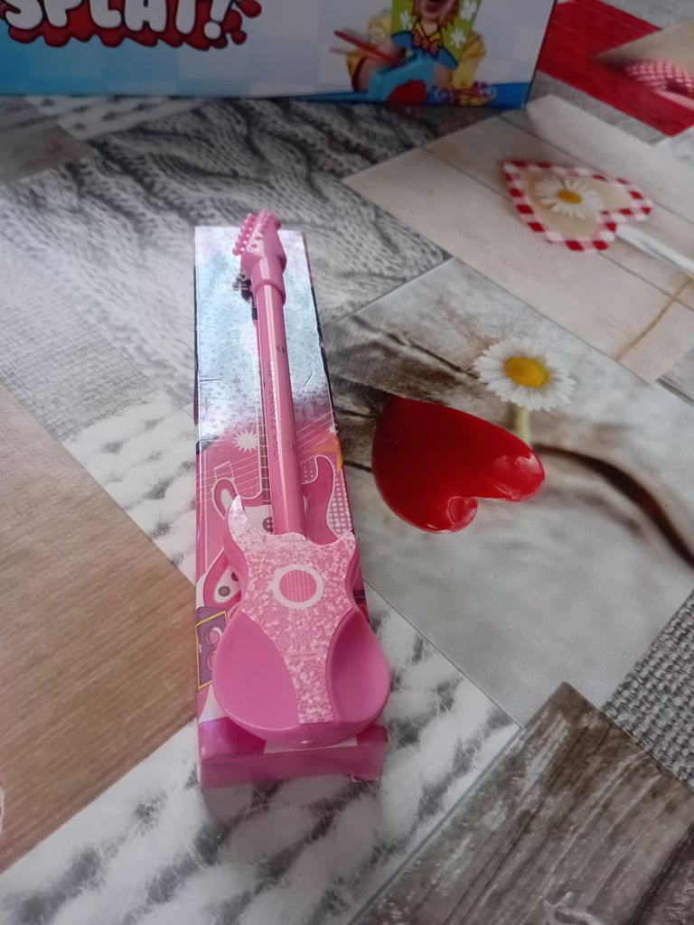 GIFT,NEW PINK GUITAR 🎸 BIRO PEN