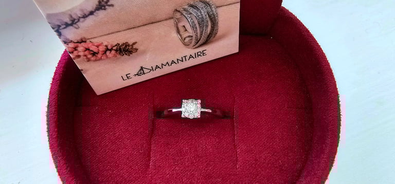 Real NATURAL MINED DIAMOND ENGAGEMENT ring 9ct white gold