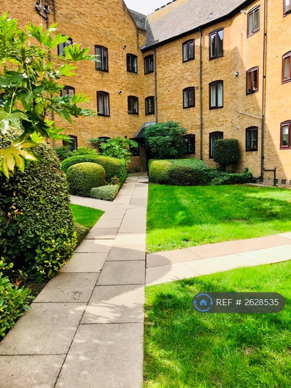 2 bedroom flat in Wapping, London, E1W (2 bed) (#2628535)