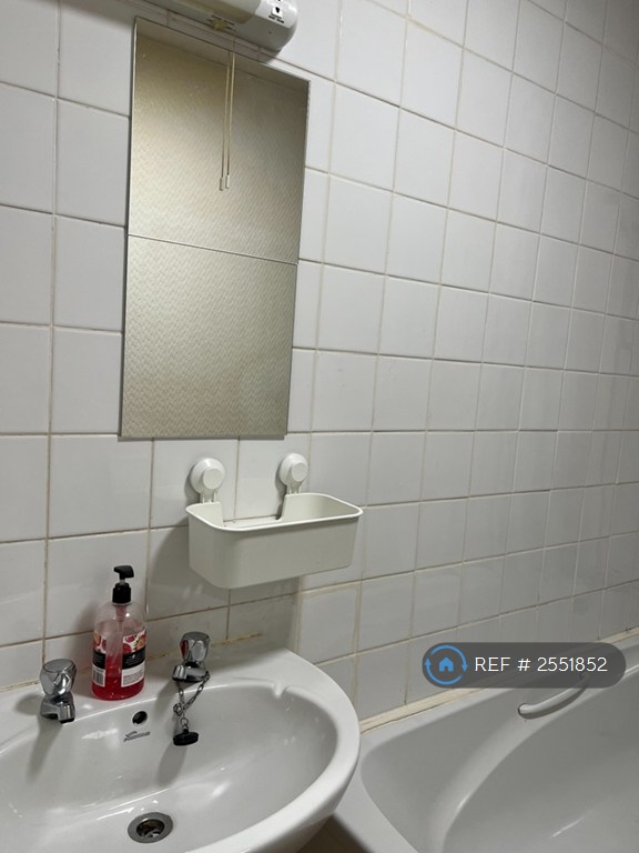 2 bedroom flat in Redmires Court, Salford, M5 (2 bed) (#2551852)