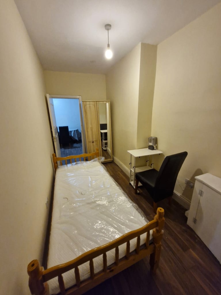 Spacious & Cosy Single Room For Rent AT CH42 7HB