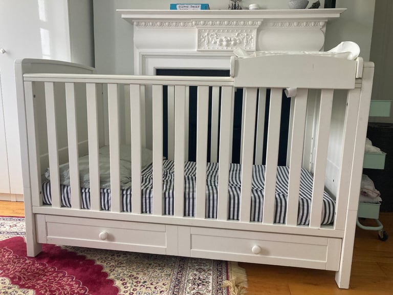 image for Premium Silver Cross Cotbed with Removable Changing Table Topper and Mamas and Papas Mattress