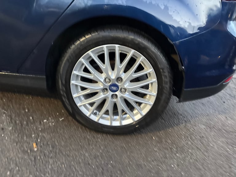 2012 Ford Focus 1.6 125 Zetec 5dr -  - Low Miles -  HATCHBACK Petrol Manual