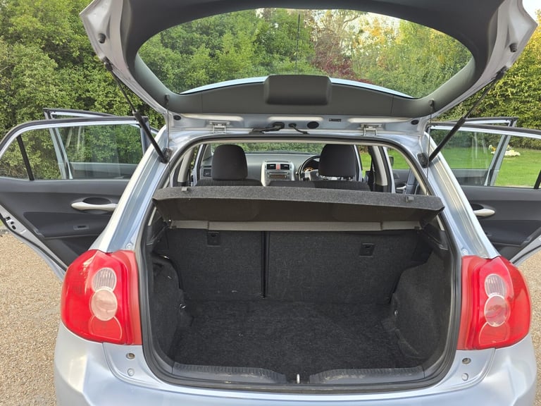 2007 Toyota Auris 1.6 Automatic VVTi TR MM 5dr . 87000 Miles . CHEAP on Fuel. GOOD Car. HATCHBACK...