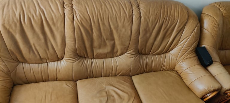 Leather sofa No damages Well Maintained 