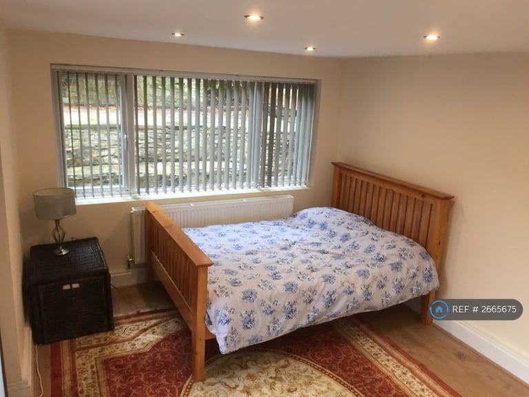 5 bedroom house in Abbott Road, Bournemouth, BH9 (5 bed) (#2665675)