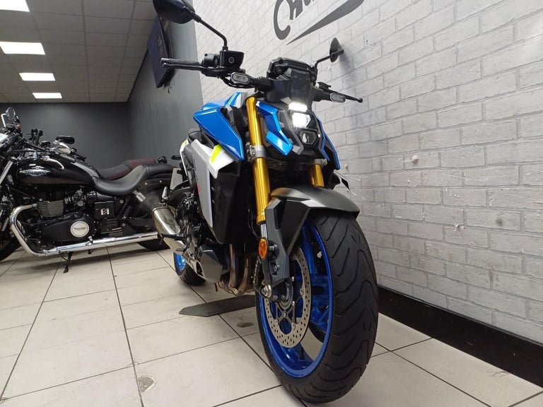 Suzuki GSXS1000   22 plate  only 6615 miles  full service history  delivery p...