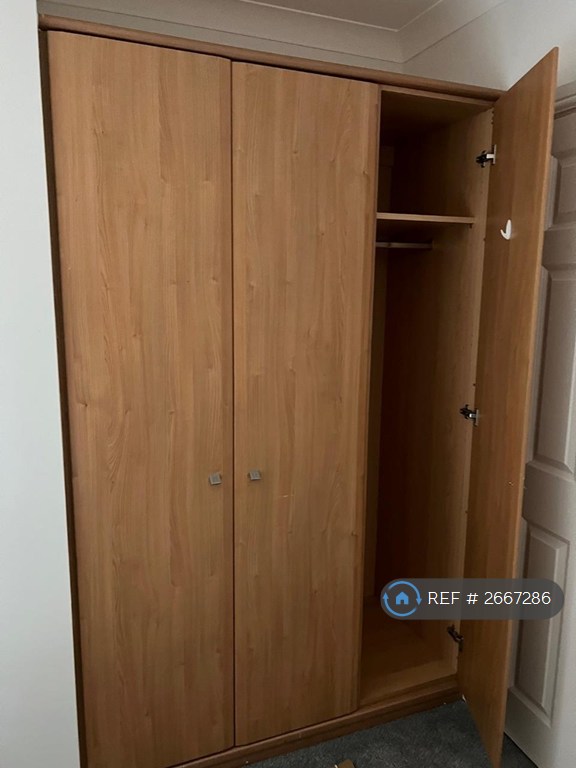 2 bedroom flat in Royal Esplanade, Margate, CT9 (2 bed) (#2667286)