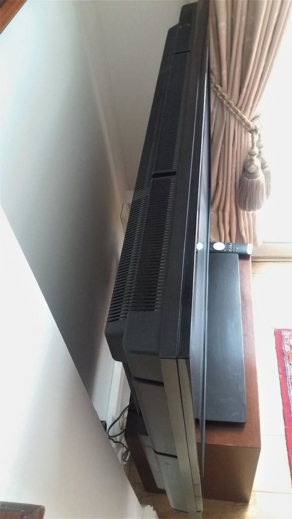 *** Full working Black Wharfedale 49’’ CRT TV + Remote Control ***