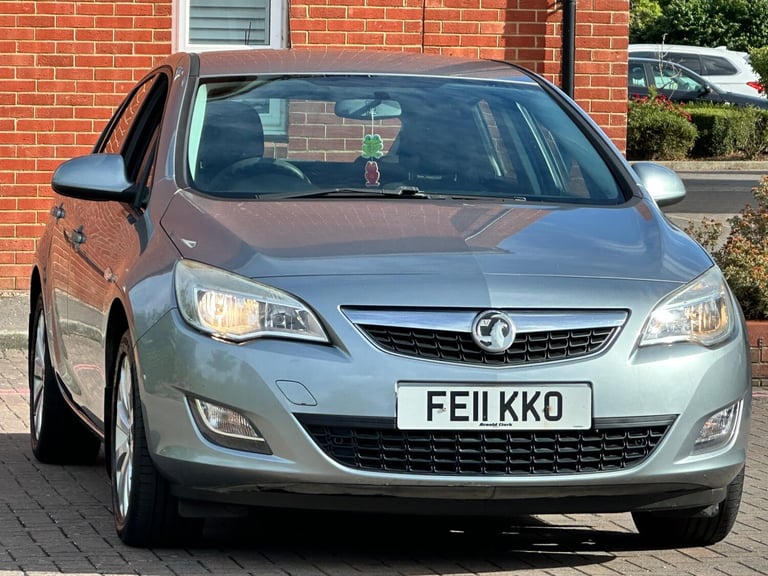 2011 Vauxhall Astra 1.4 16v Exclusiv Euro 5 5dr HATCHBACK Petrol Manual
