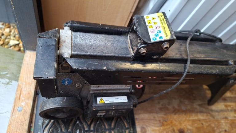 image for Log Splitter 6 ton Electric Handy 
