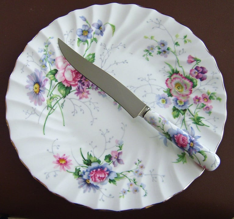 Crown Staffordshire Bone China cake plate/stand