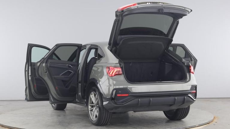 2023 Audi Q3 Black Edition 35 TFSI  150 PS 6-speed Manual SUV Petrol Manual