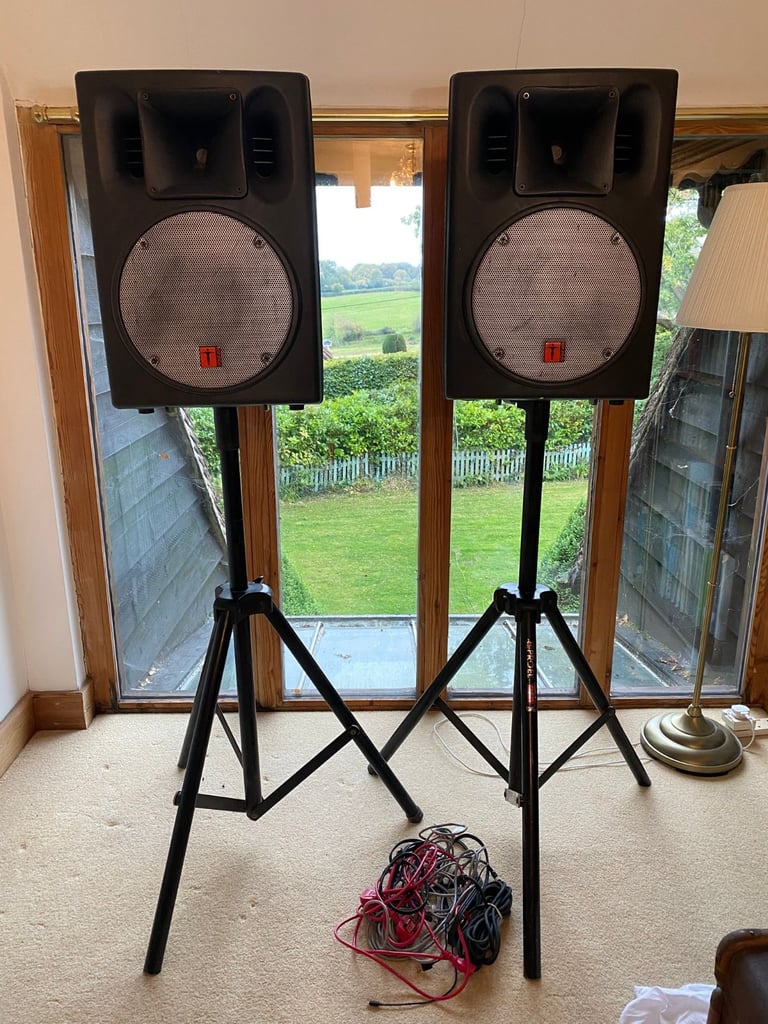  2x REDMAN Stereo Speakers and stands 300w + 100w