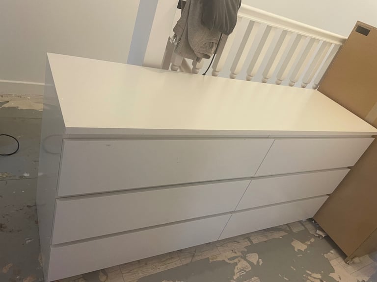 image for White ikea unit 