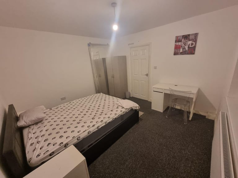 Furnished Double room in a family house, All billsinc,  Close to station 