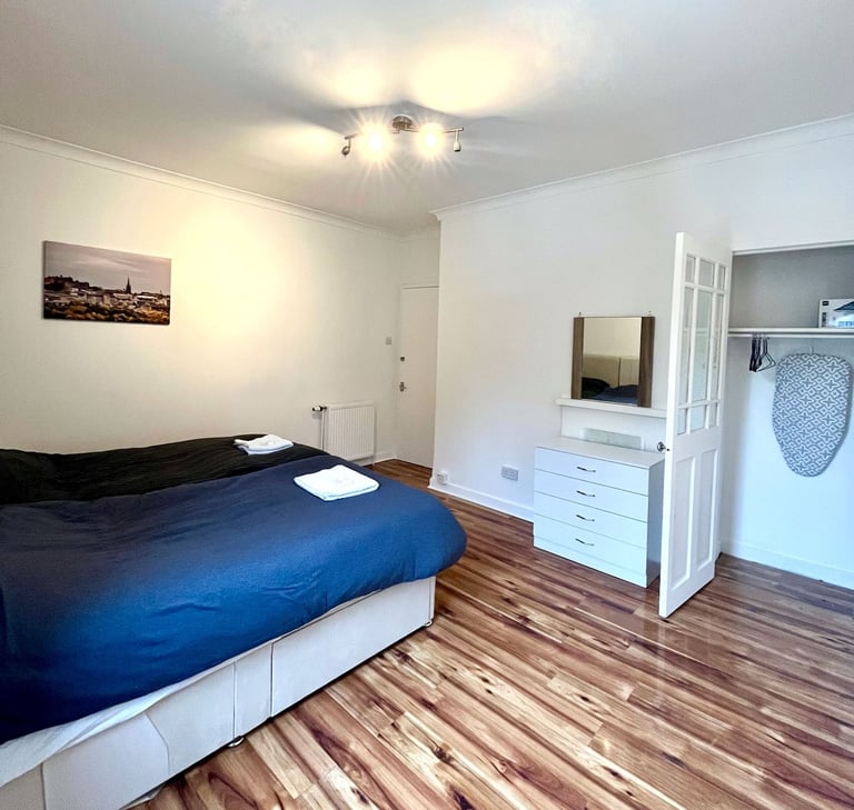 Broomhouse Road. 3 Double Bedrooms Available 1st January 2026.