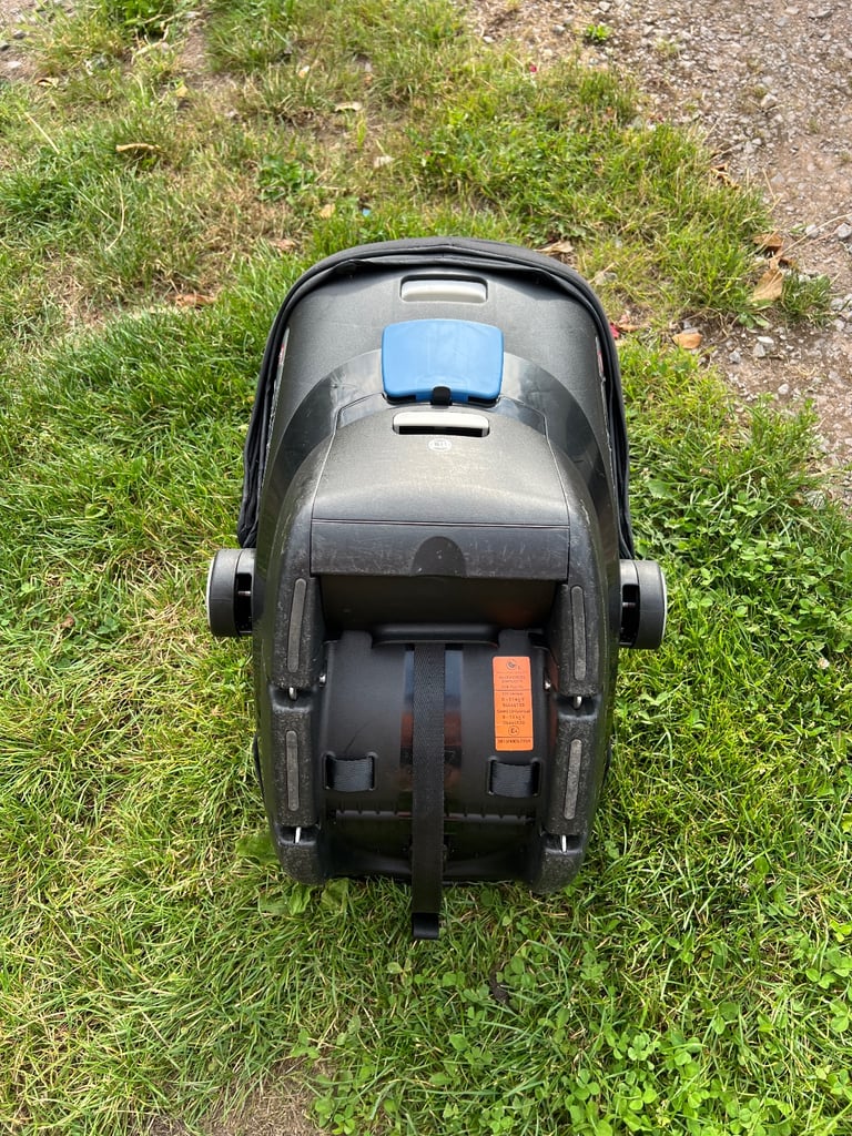 Silver cross car seat and quick release isofix base