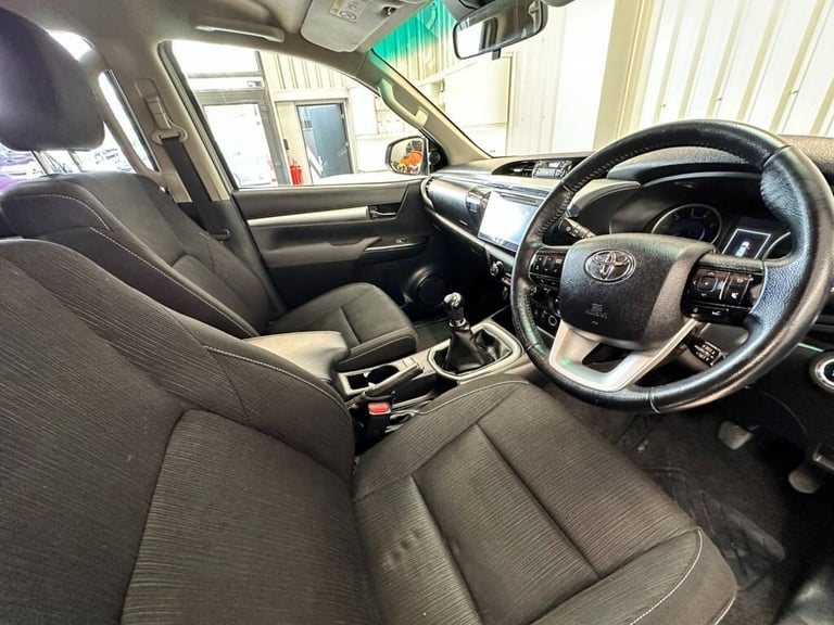 2020 Toyota Hilux 2.4 INVINCIBLE 4WD D-4D DCB 147 BHP DOUBLE CAB PICK-UP Diesel Manual